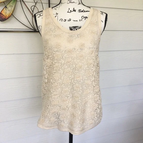 🔴 4 for $25 J. Crew Textured Floral Tank - Picture 3 of 5